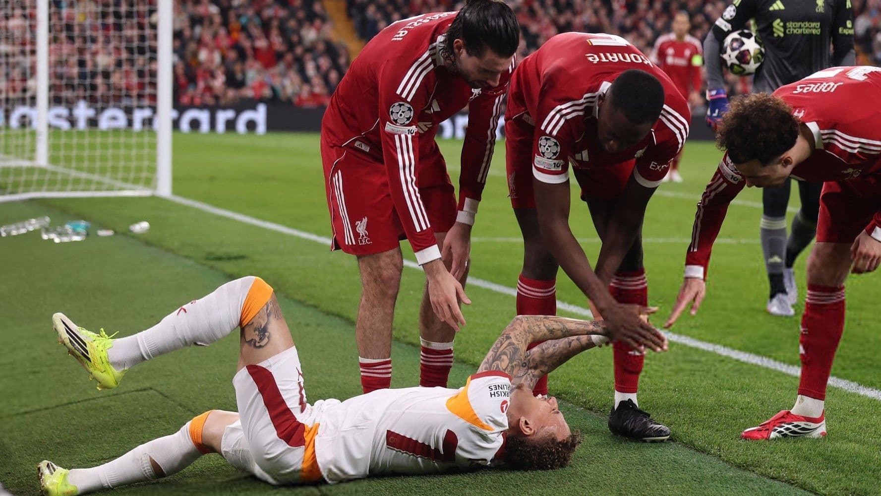 Noa Lang'ın sakatlandığı an.