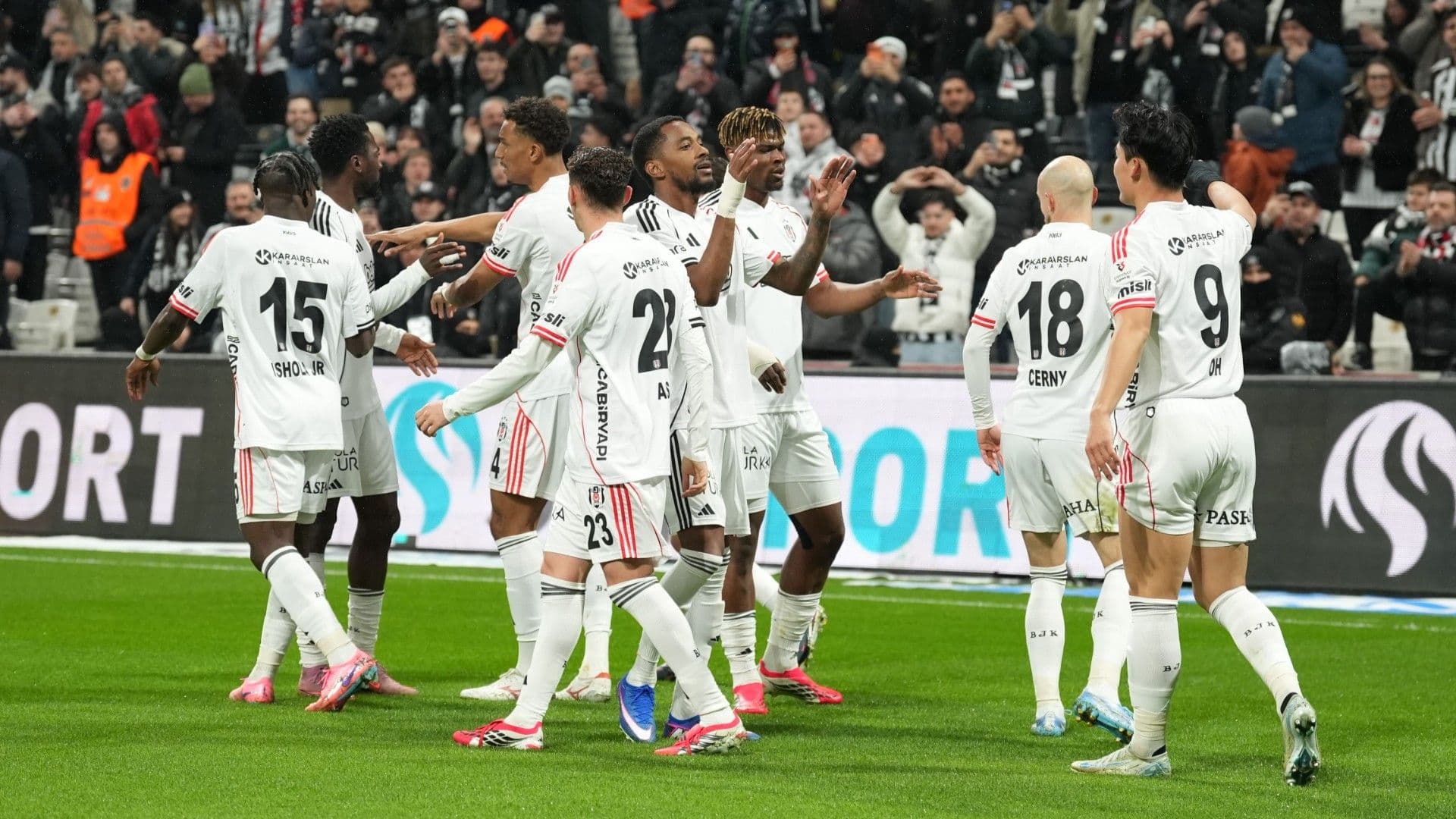 Kara Kartal Dolmabahçe'de hata yapmadı! Sergen Yalçın ilk galibiyetini aldı