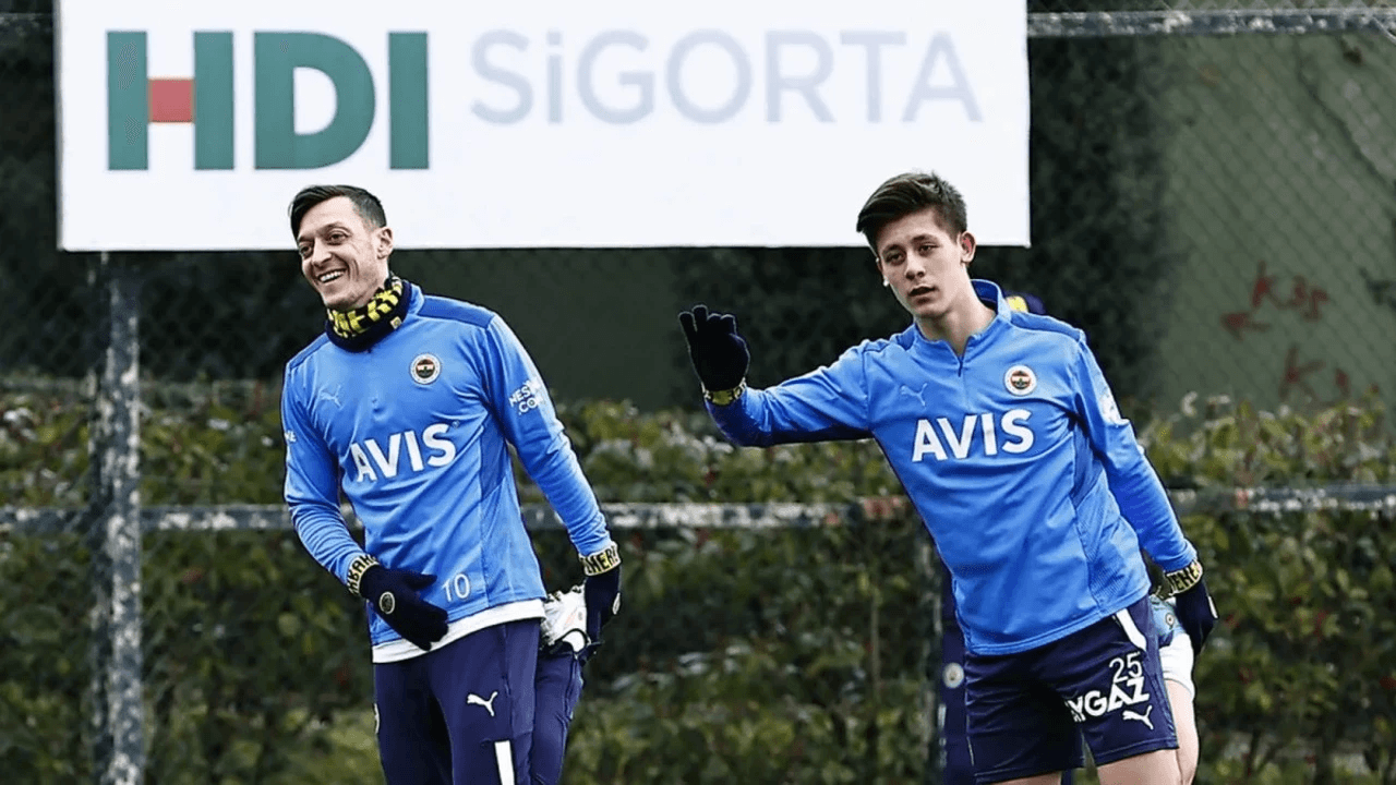 Arda Güler ve Mesut Özil, Fenerbahçe idmanında