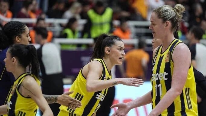 Seride avantaj Fenerbahçe Opet’te!