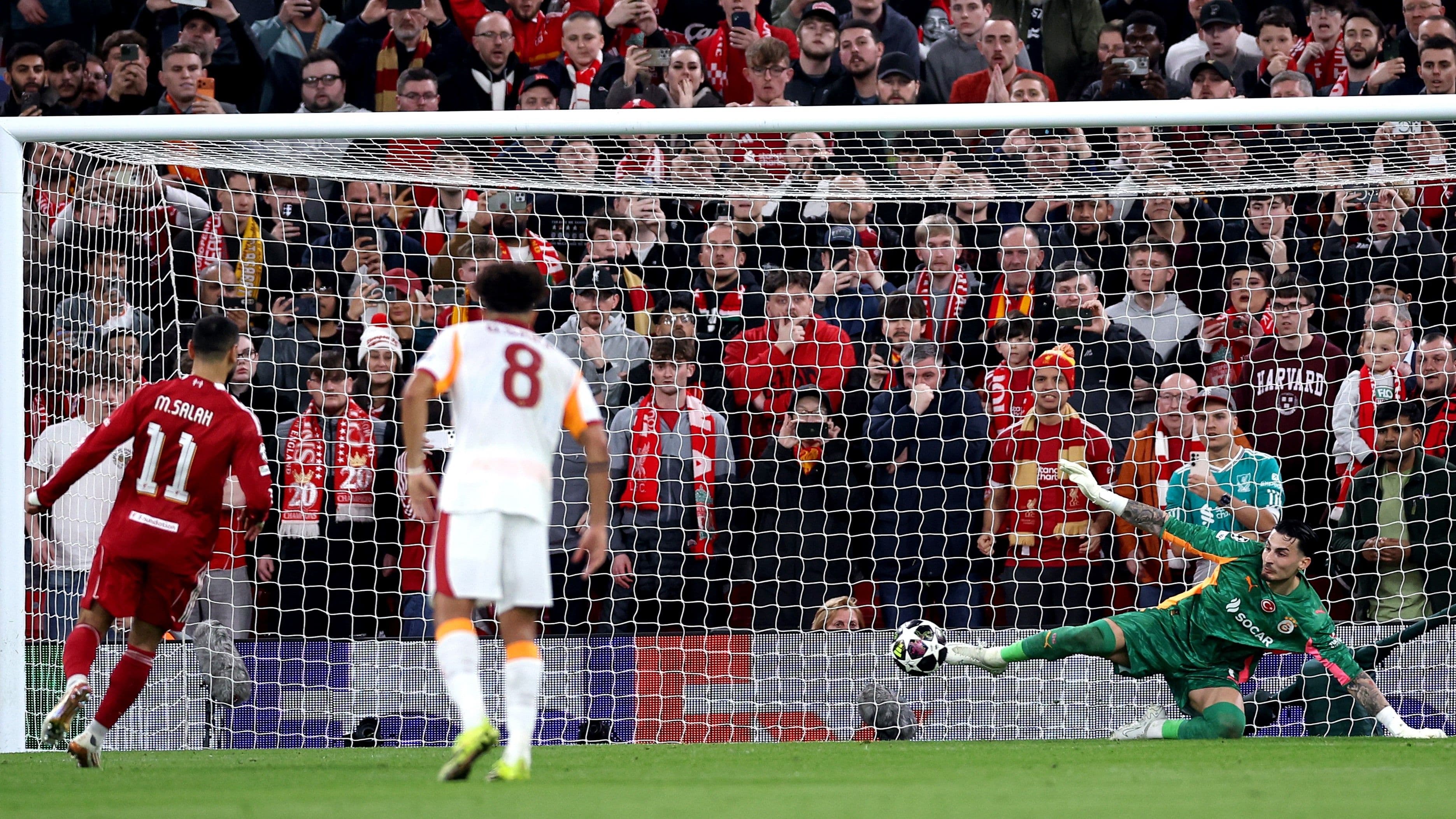 Uğurcan Çakır'ın, Salah'ın kullandığı penaltıyı kurtardığı an.