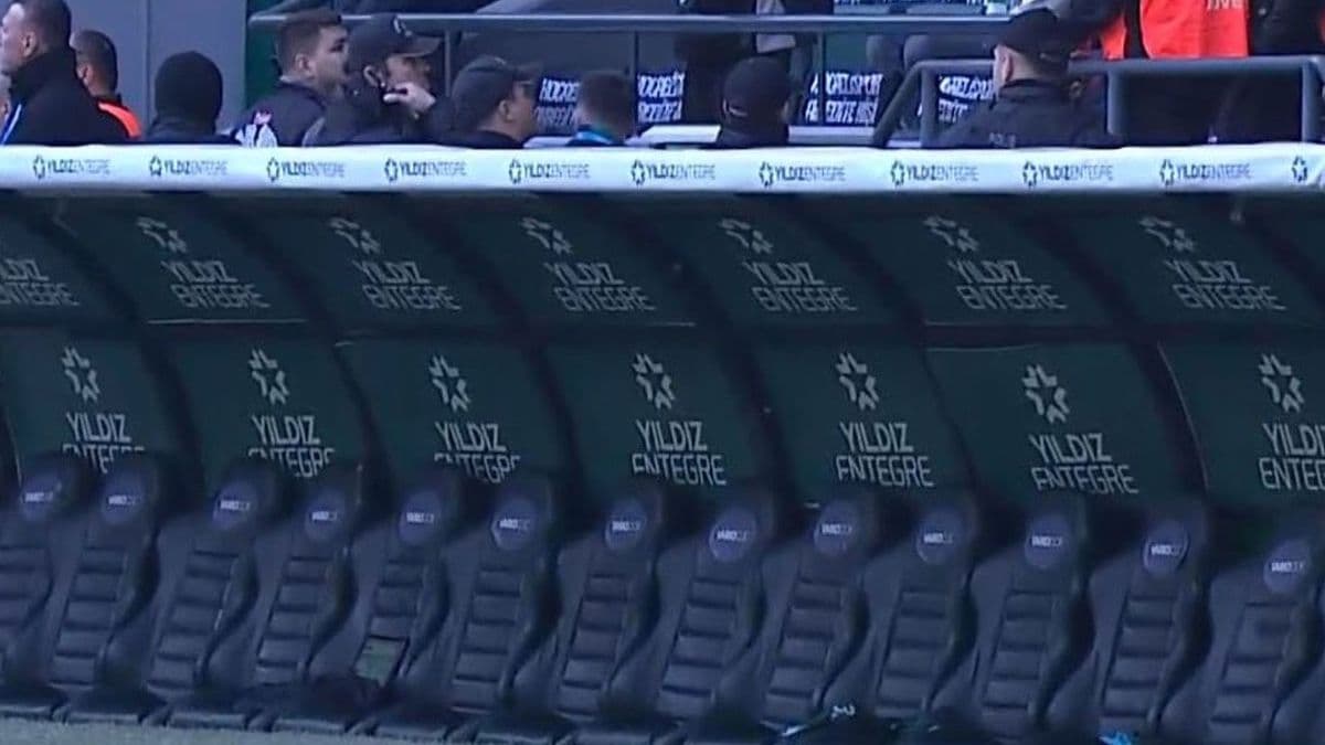 Süper Lig’de protesto: Selçuk İnan, tüm kulübeyi sahadan çekti