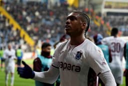 Gündeme bomba gibi düşen takas iddiası! Trabzonspor'a Augusto'ya karşılık Süper Lig'in eski yıldızını önerdiler