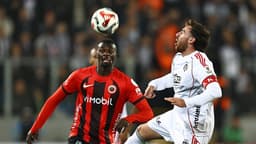 Orkun Kökçü şapkadan tavşan çıkardı! Sıfırdan attı