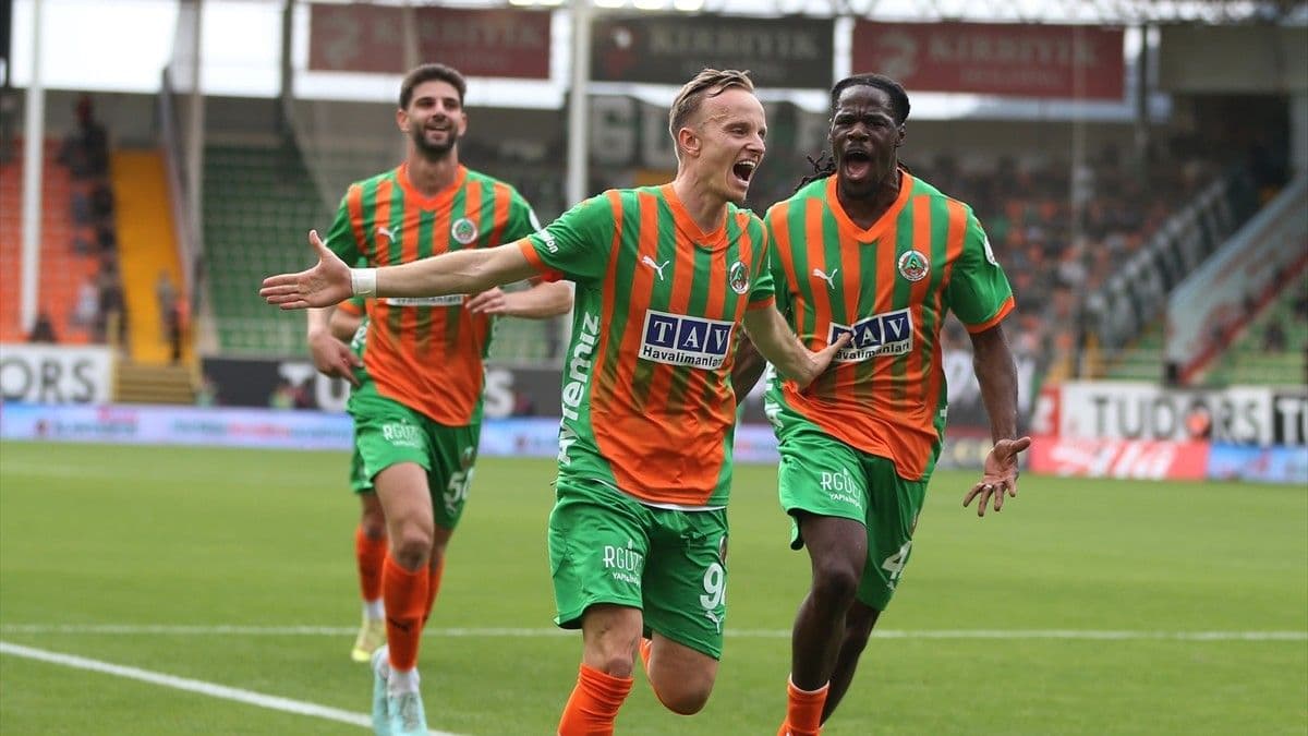Alanyaspor'dan Kocaelispor'a soğuk duş! Gol olup yağdılar
