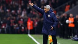 Romanya futbolunda problem ne? Lucescu maç sonu yanıtladı