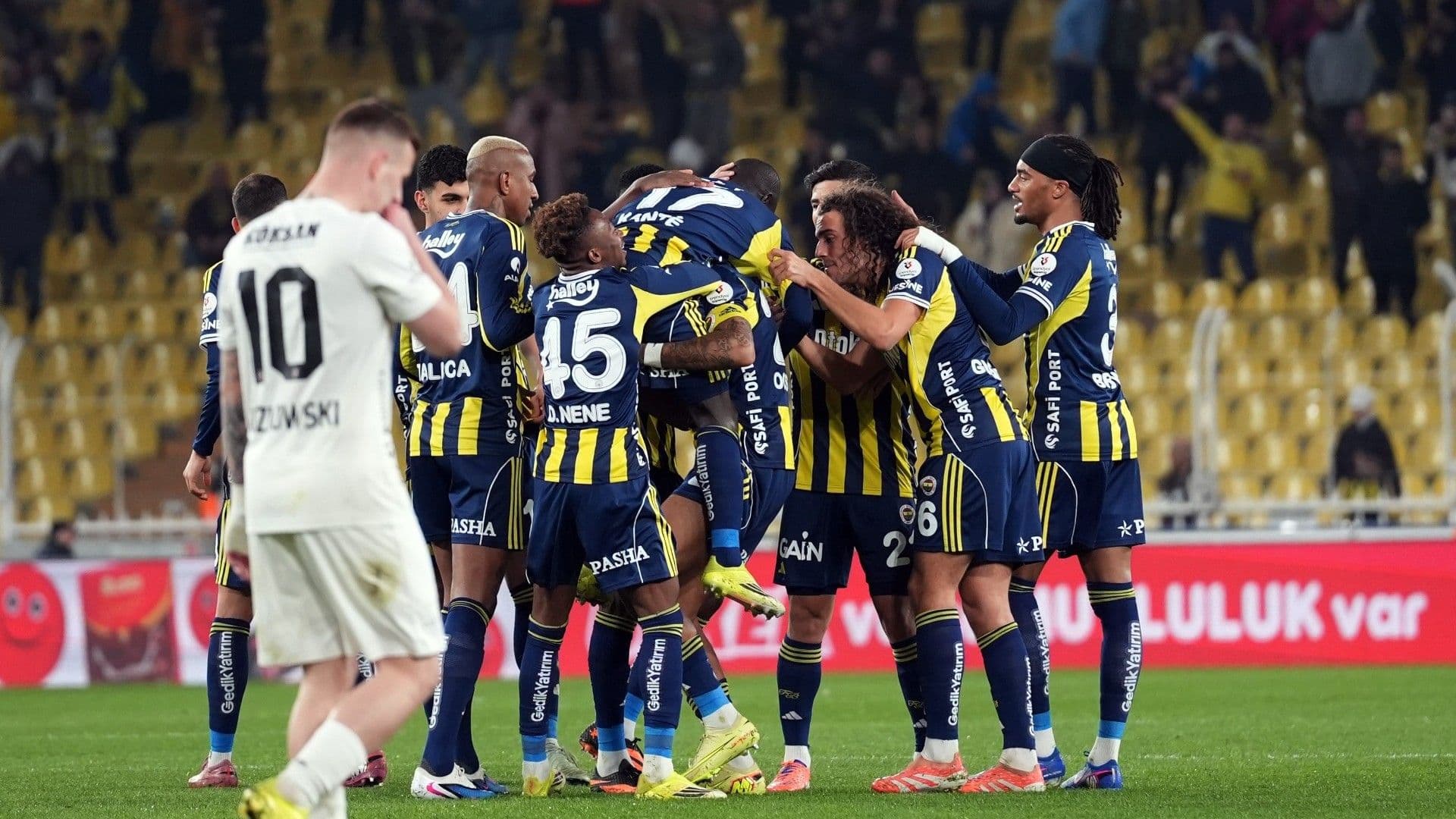 Eski hakemler Fenerbahçe-Gaziantep FK maçının tartışmalı pozisyonlarını değerlendirdi