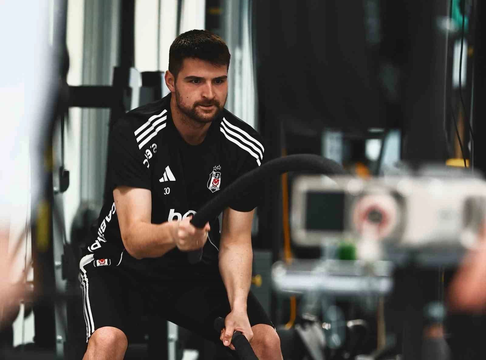 F.Bahçe derbisine hazırlanan Beşiktaş salonda çalıştı