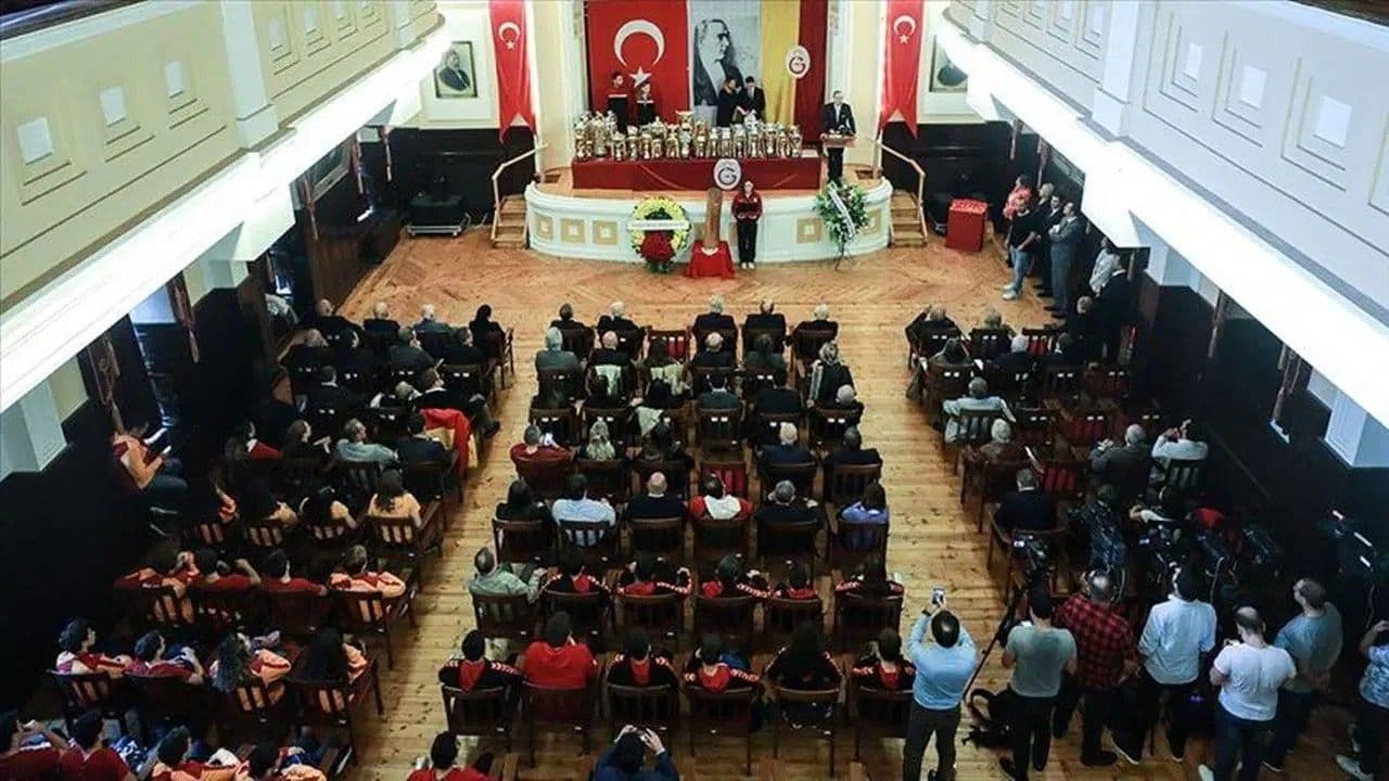 Galatasaray Kulübünde divan kurulu başkanlık seçimi başladı