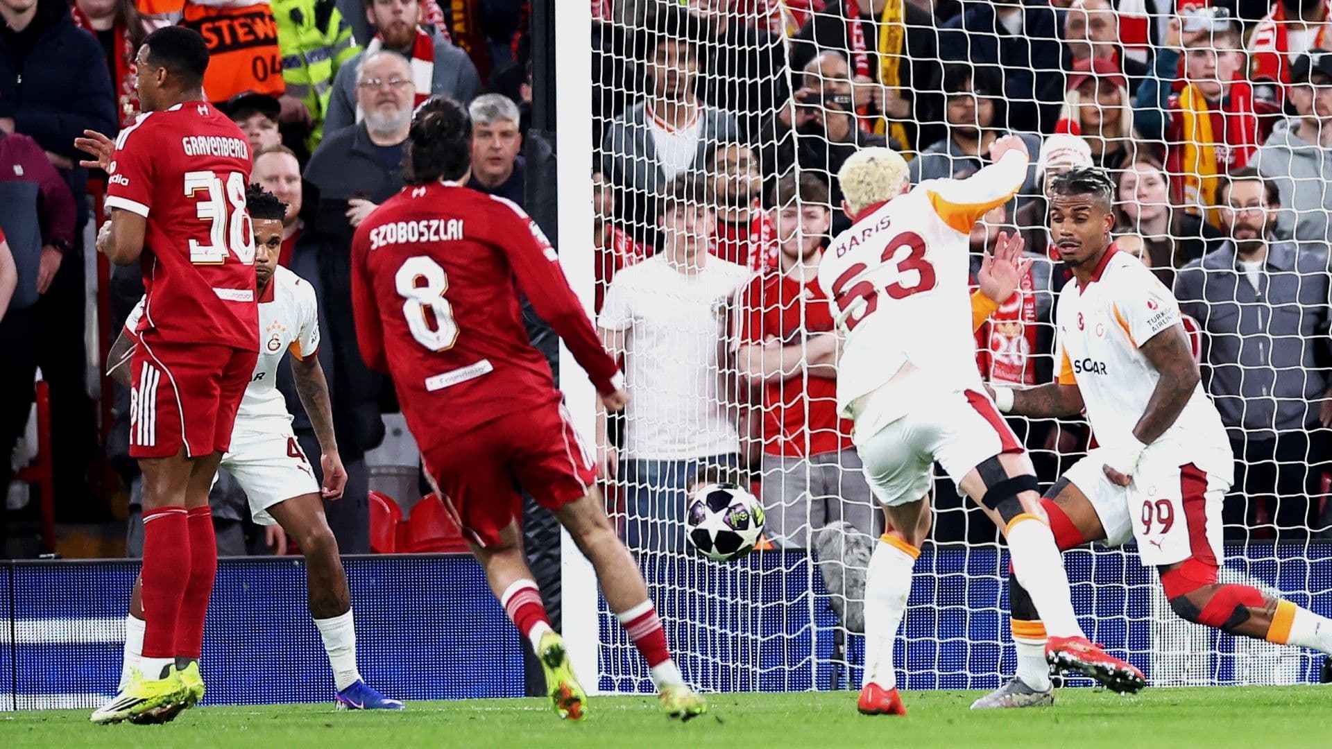 Galatasaray UEFA Şampiyonlar Ligi'ne Anfield'da veda etti