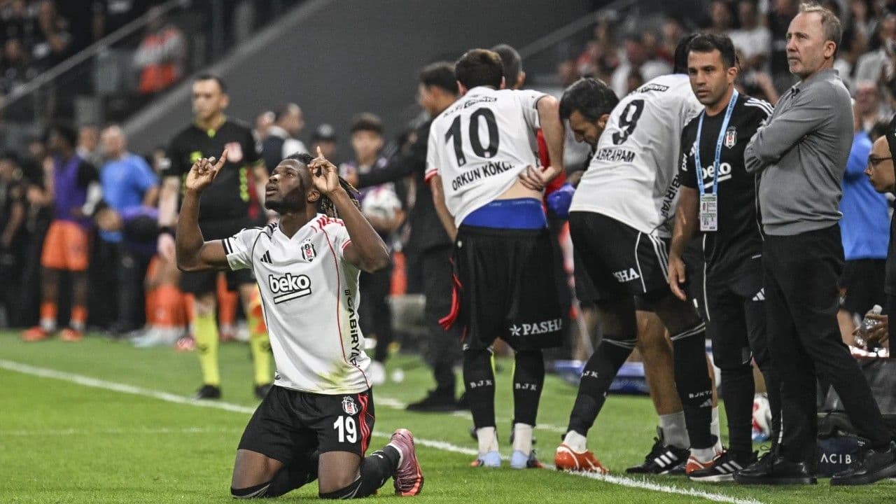 Beşiktaş'a El Bilal Toure'den kötü haber! Sakatlığı...