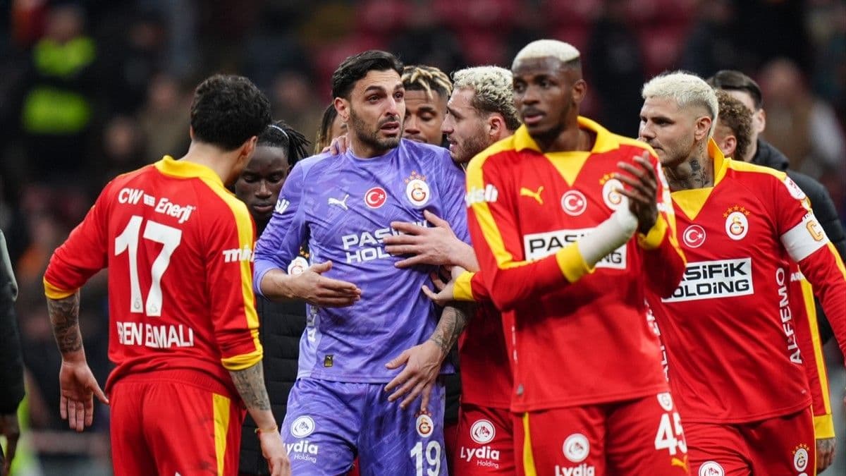 Galatasaray'ın kalecisi Günay Güvenç, maç sonu gözyaşlarına hakim olamadı.