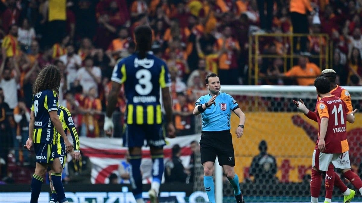 G.Saray'dan olay paylaşım: “Verilmeyen 2 penaltıya rağmen öndeyiz!”