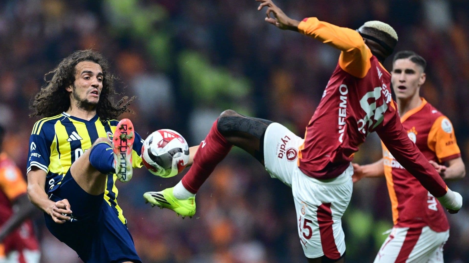 Galatasaray ceza sahasından çıkmadı: Fenerbahçe'ye karşı rekor!