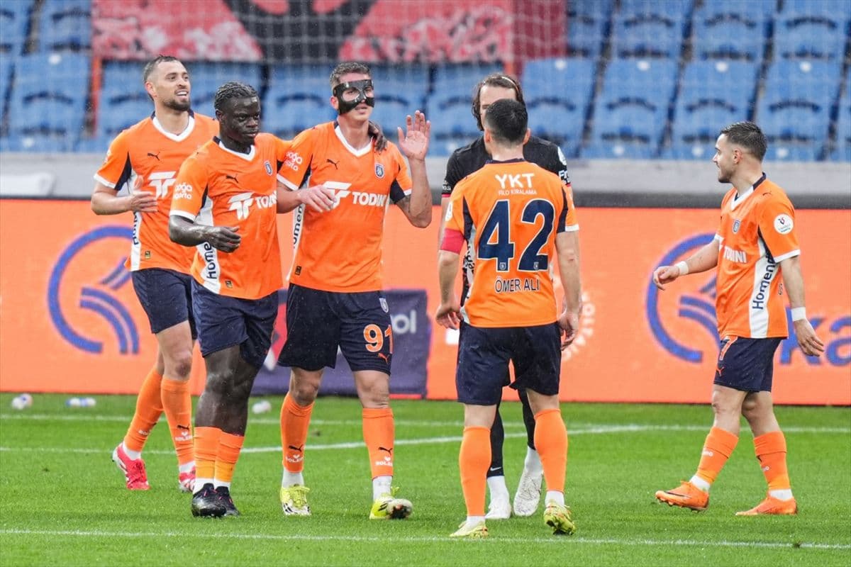 RAMS Başakşehir -&nbsp;Natura Dünyası Gençlerbirliği maçı