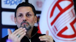 Erol Bulut'tan Antalyaspor itirafı: "Bazı futbolcular takımın sahibi gibi! Başkan hamle yapamıyor"