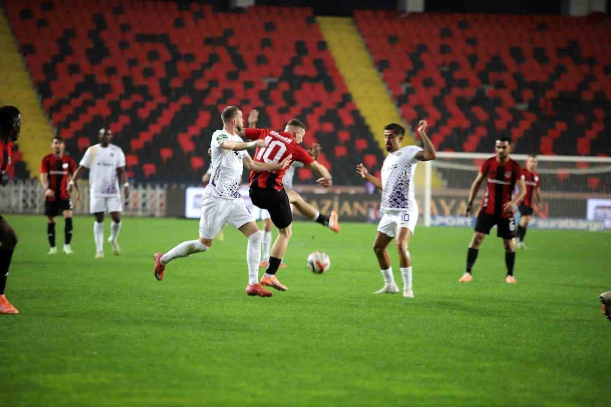 Eyüpspor, sahasında Gaziantep'i ağırlıyor