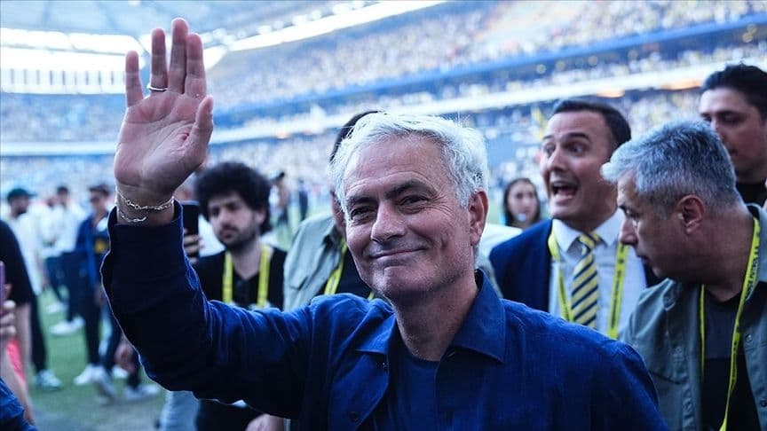 Jose Mourinho, 2024-2025 yılları arası Fenerbahçe'yi çalıştırdı.