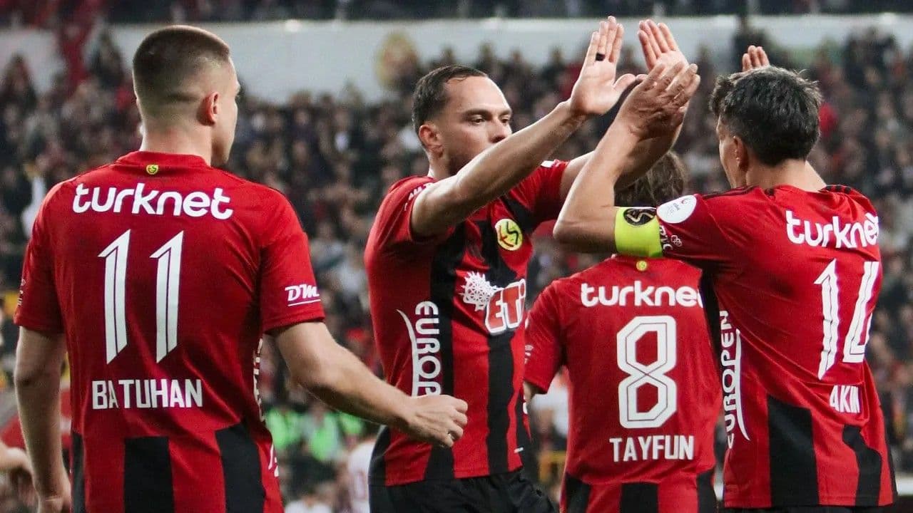 (ÖZET) Eskişehirspor: 3 -  Balıkesirspor: 0 Maç Sonucu