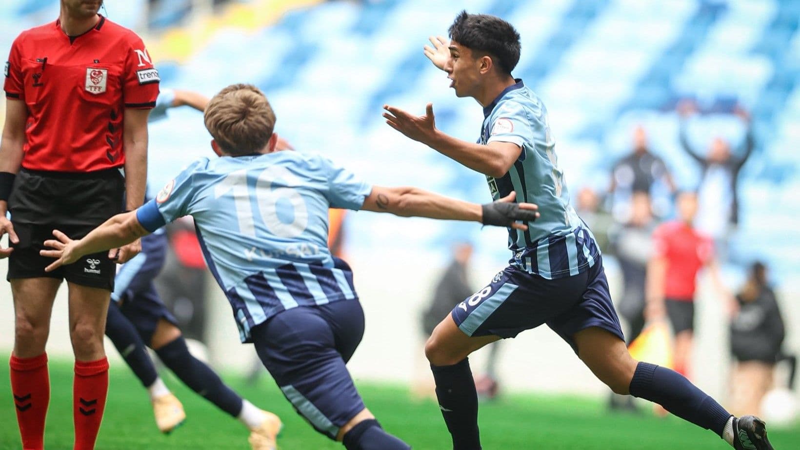 Adana Demirsporlu futbolcu Kayra Saygan'ın gol sevinci.