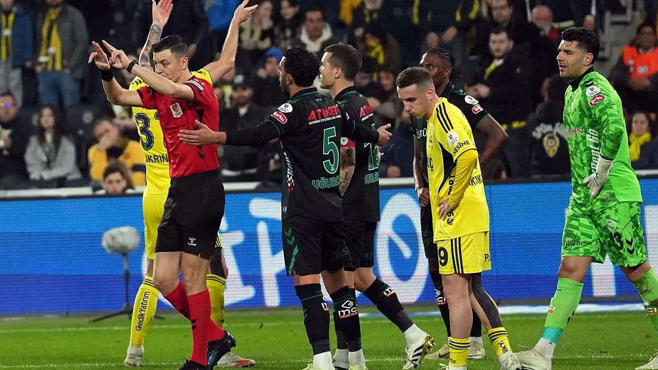 Fenerbahçe - Konyaspor Süper Lig maçından kare