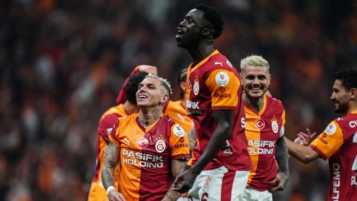 Galatasaray evindeki yenilmezlik serisini derbide sürdürdü