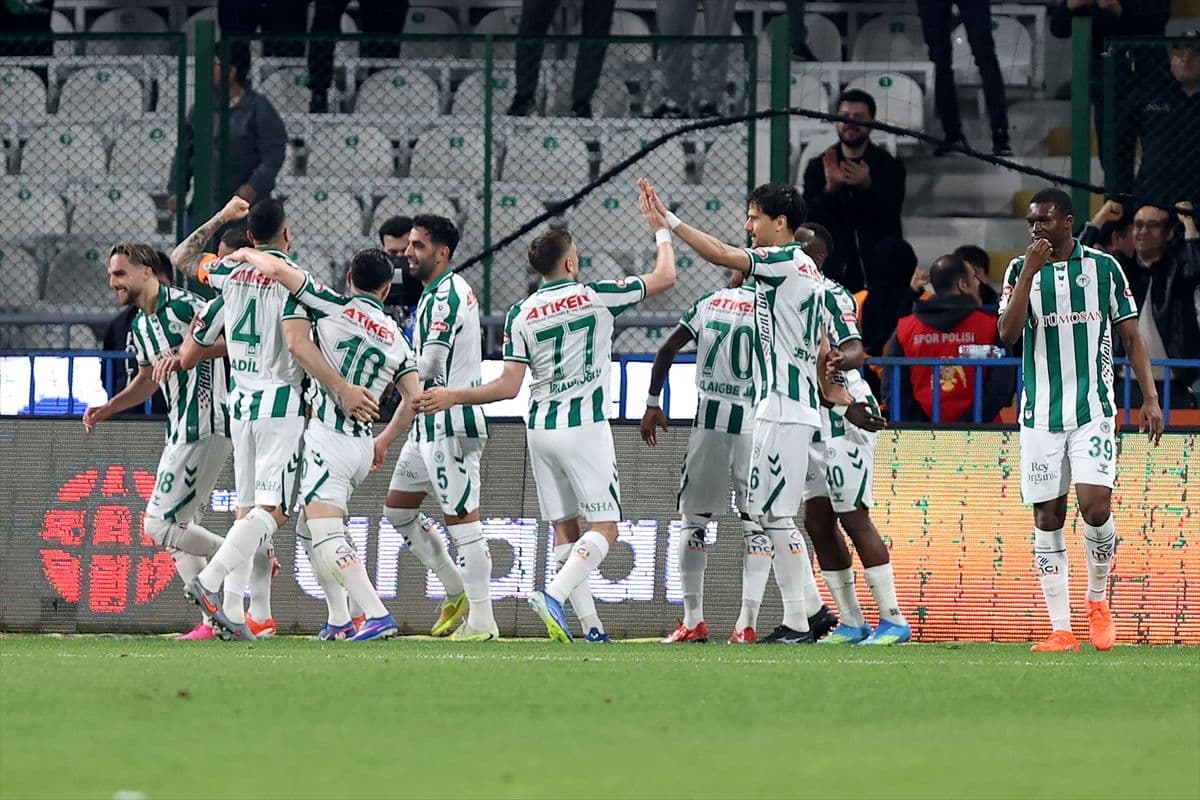 Konyaspor, Trabzonspor'u ikinci sıraya çıkarmadı!