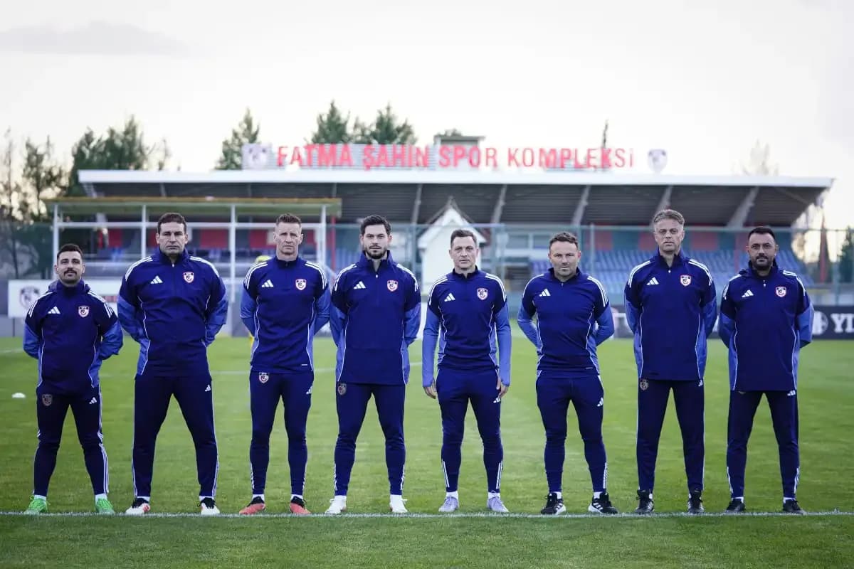 Teknik Direktör Mirel Radoi'nin ekibi