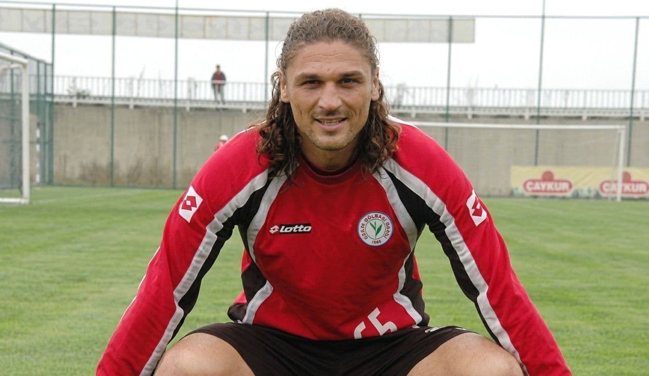 Uşakspor, eski futbolcusuna devredildi! 20 Milyon TL'lik borcu üstlendi 