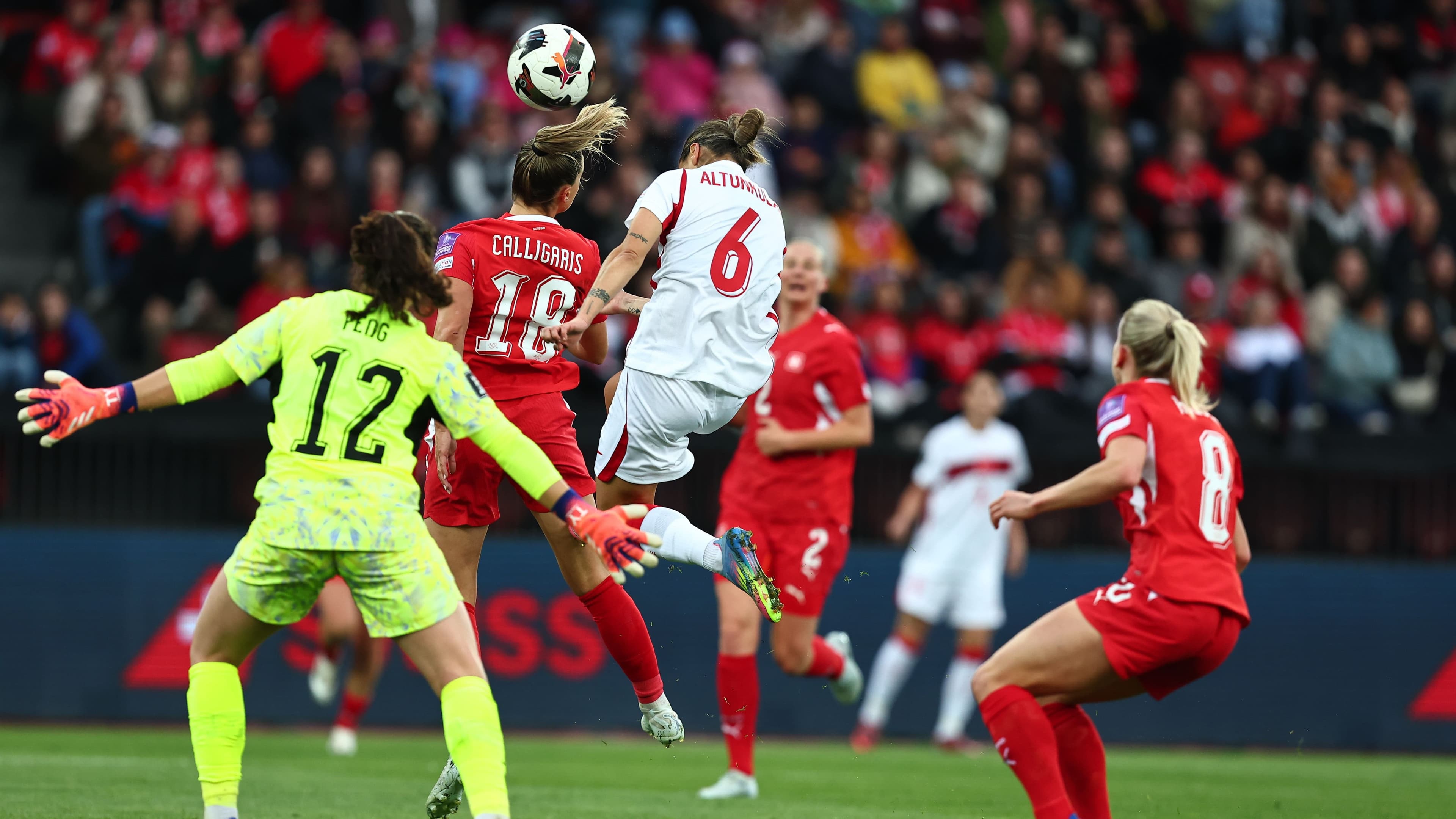 A Milli Kadın Futbol Takımı, 2027 FIFA Kadınlar Dünya Kupası Avrupa Elemeleri B Ligi 2. Grup'ta İsviçre'ye 3-1 yenildi.