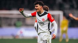 Can Uzun asist yaptı, Frankfurt puanı kurtardı!