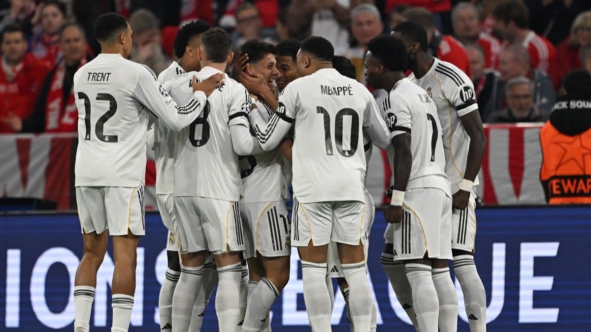 Real Madridli futbolcular, Arda Güler'in golünün ardından sevinç yaşadı.