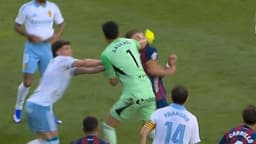 Aragó,on derbisinde skandal! Kaleci rakibine yumruk attı