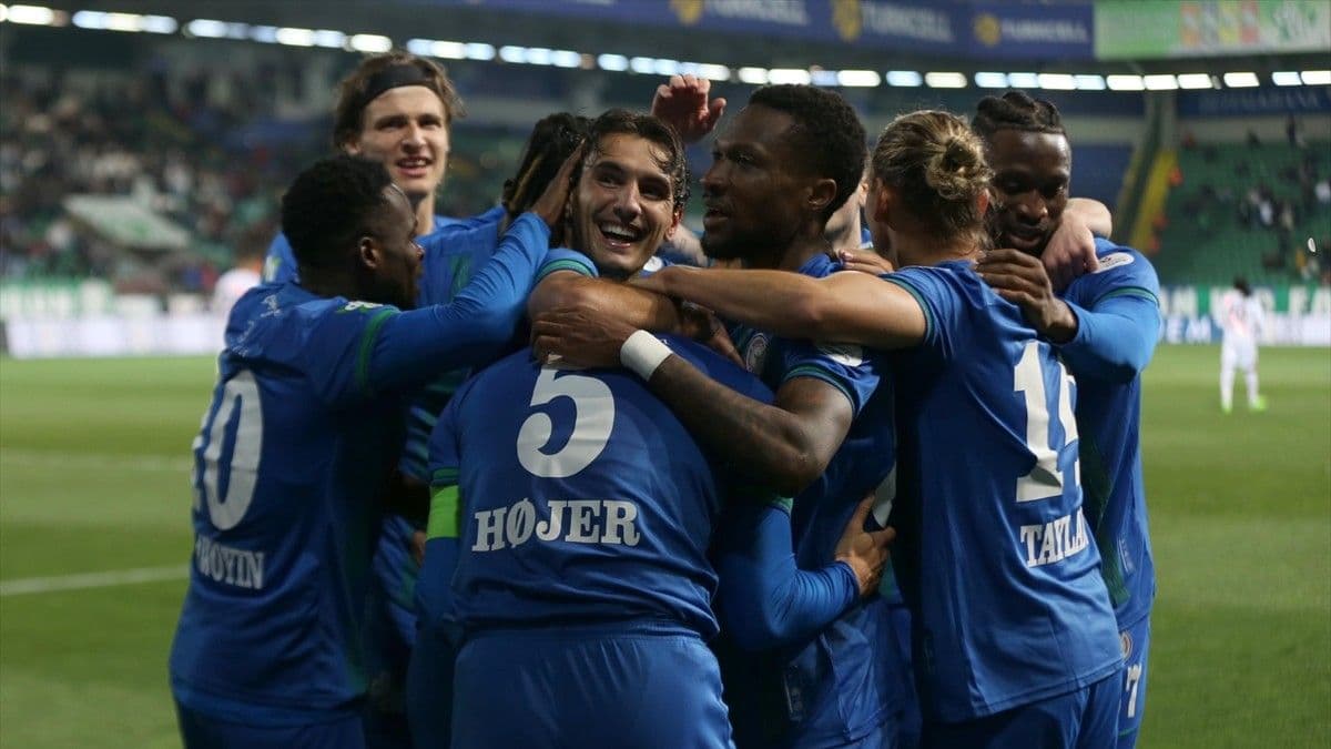 Çaykur Rizespor, Samsunspor'a gol oldu yağdı