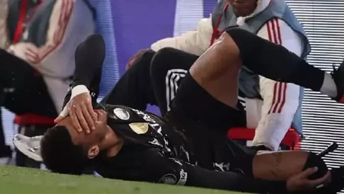 Noa Lang'ın ardından Anfield'da bir skandal daha! Reklam panoları...
