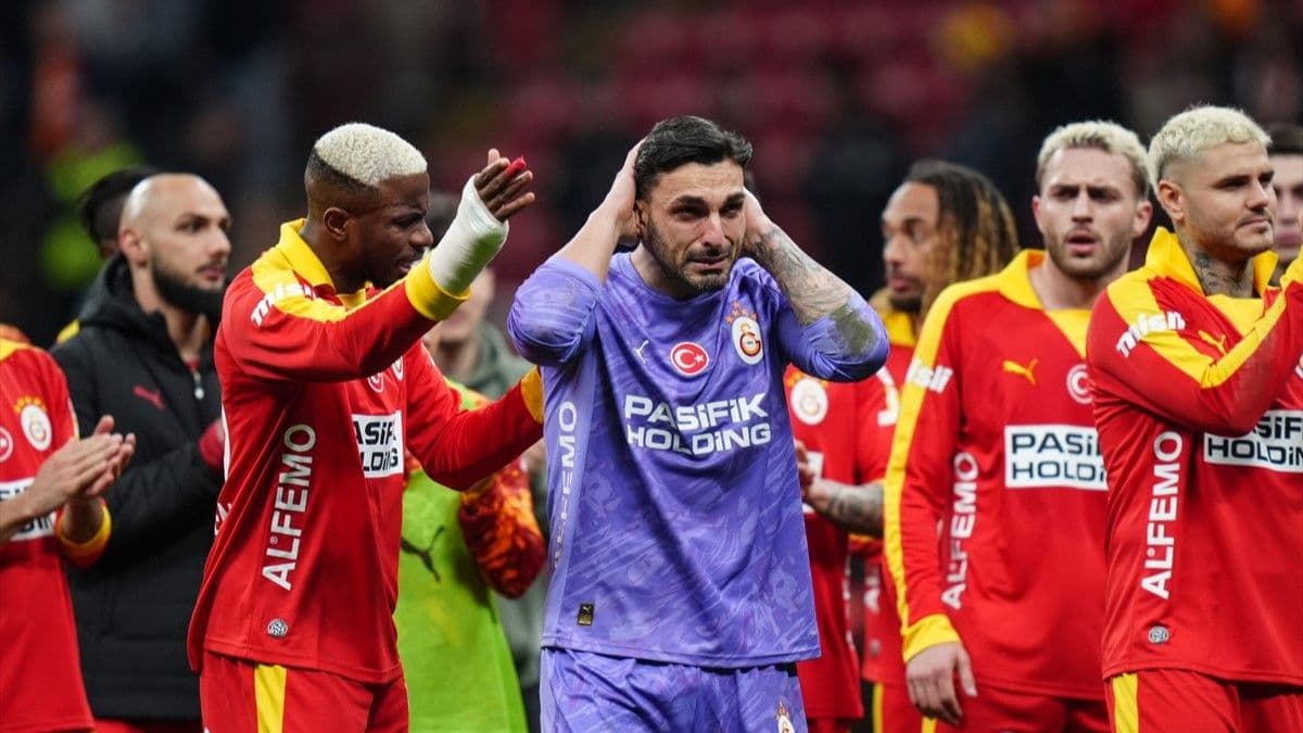 Galatasaray'ın kalecisi Günay Güvenç, maç sonu gözyaşlarına hakim olamadı.