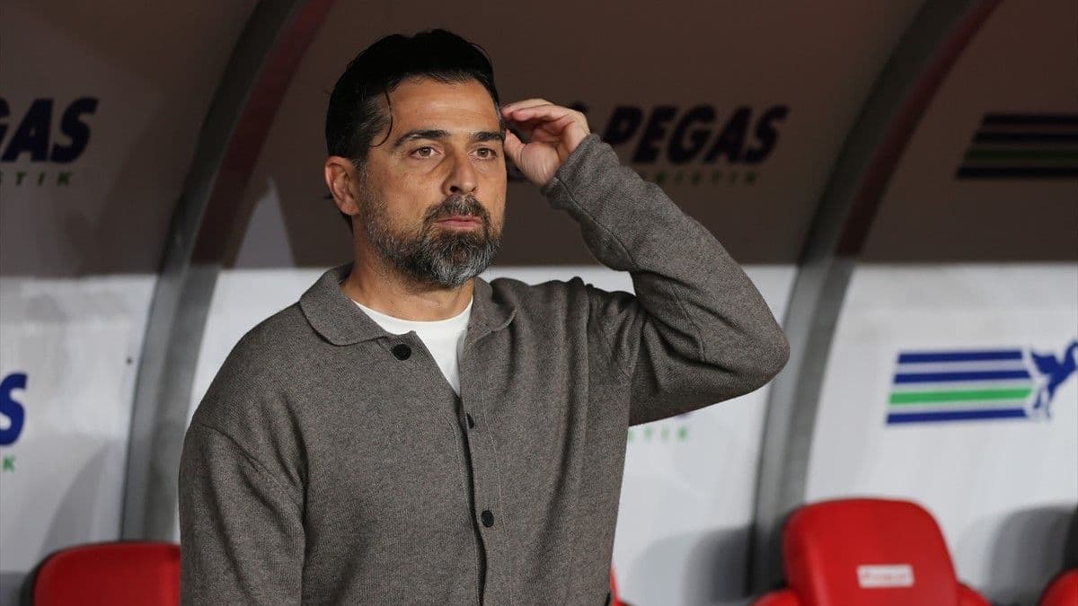 İlhan Palut: "Fenerbahçe ile oynanacak hiçbir maç kolay değil"