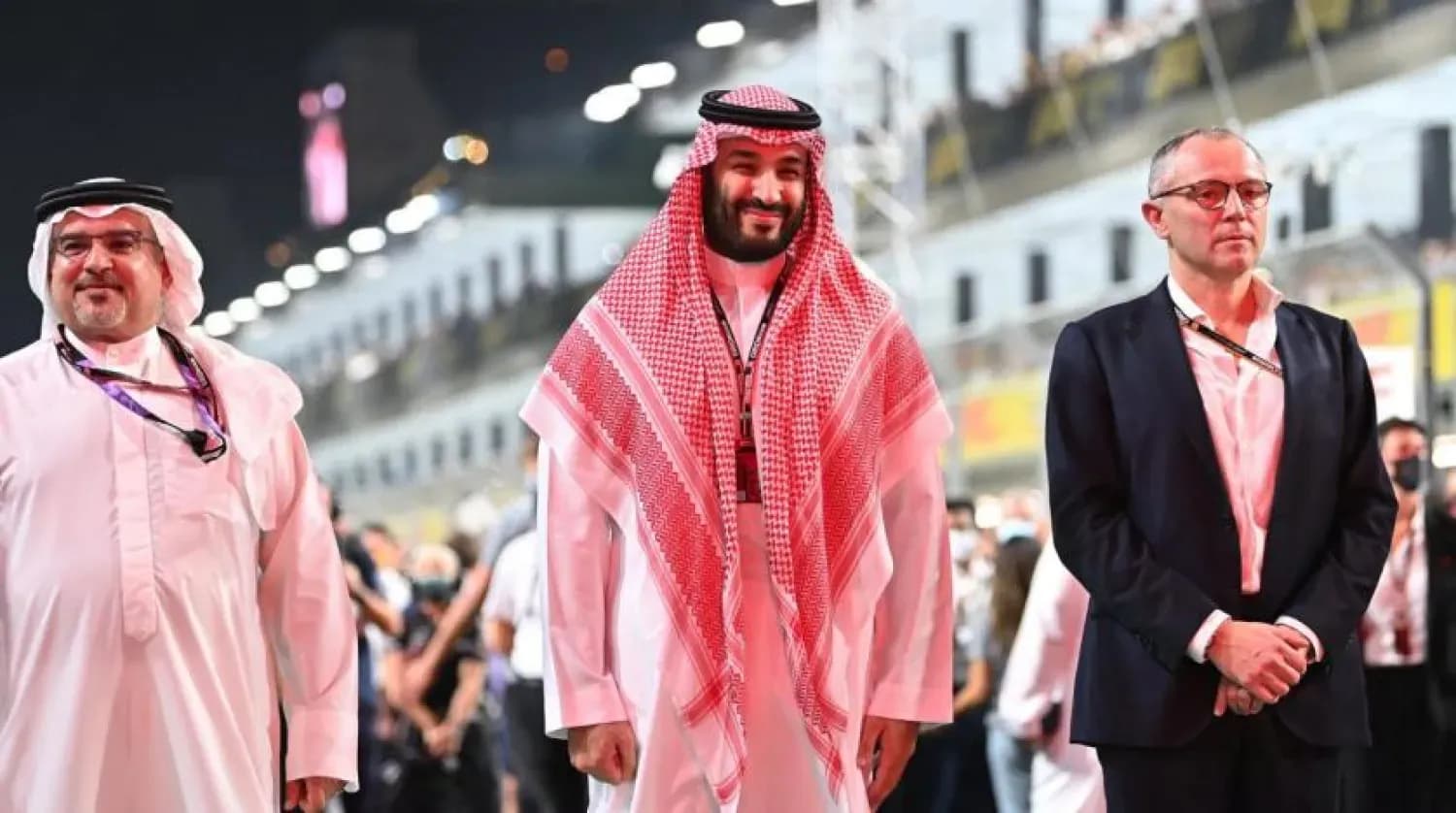 Suudi Arabistan Veliaht Prensi Muhammed bin Selman, Cidde Corniche Pisti'ni ziyaret ederken