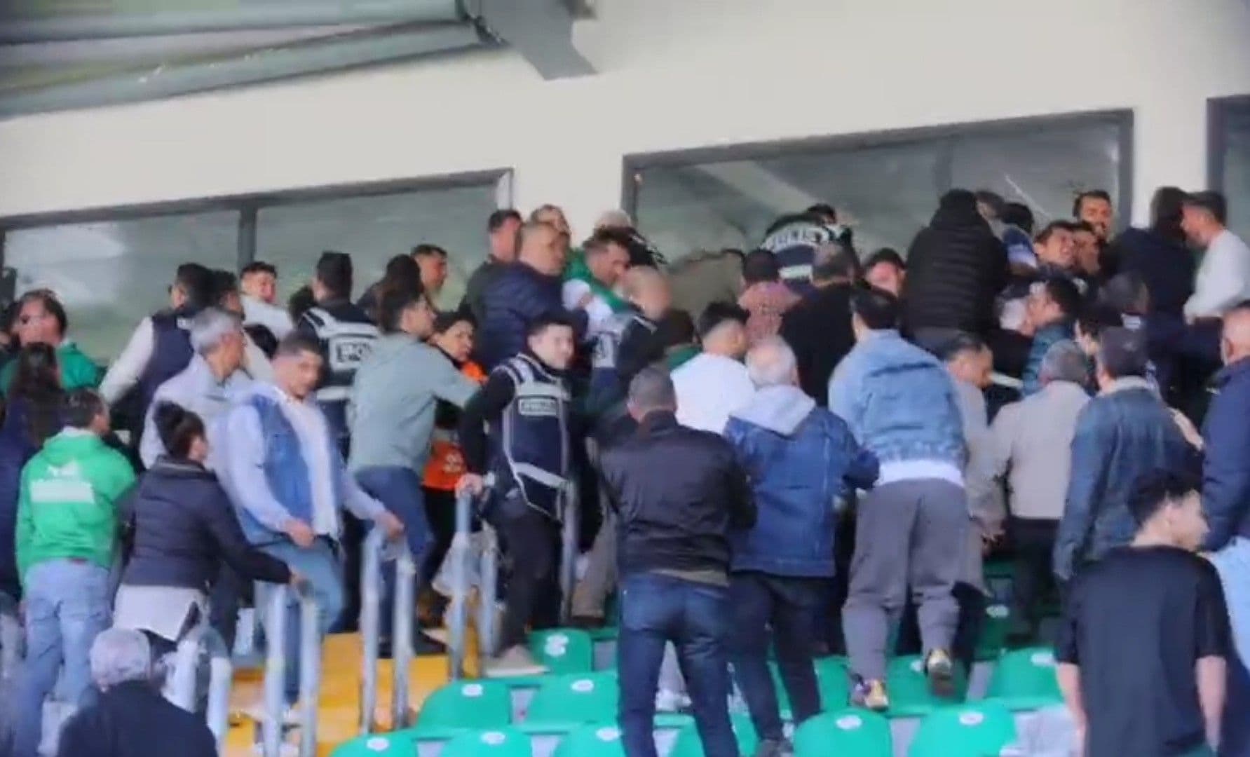 Muğlaspor–Şanlıurfaspor maçında olay! Tribünlerde arbede