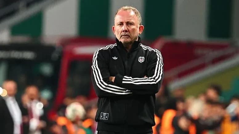 Beşiktaş'ta gelecek sezon ayrılacak isimler belli oldu!