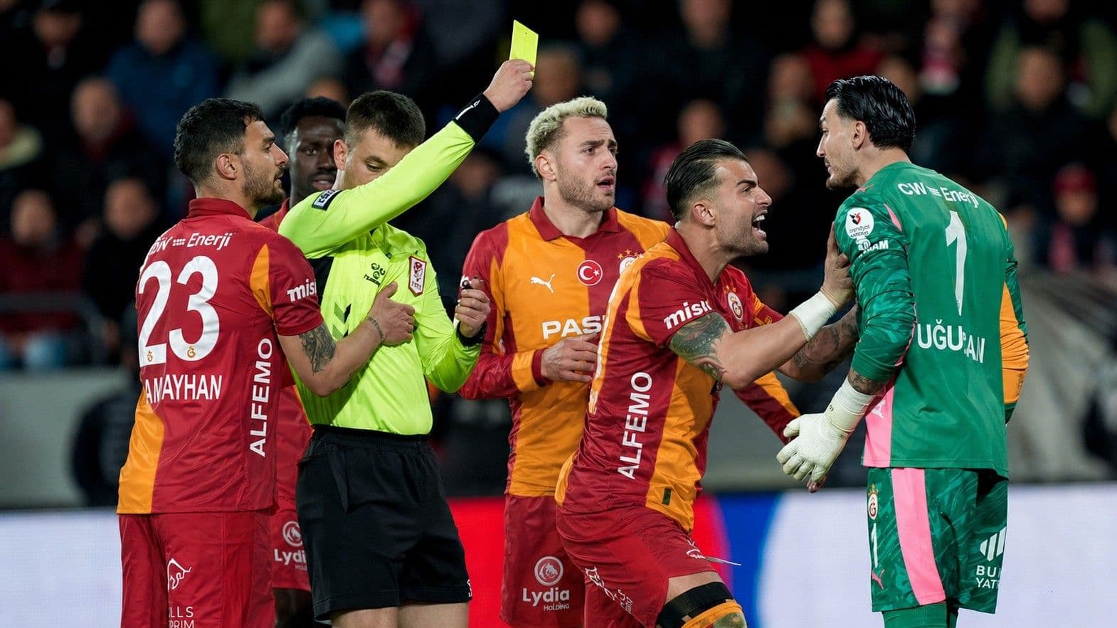 Fenerbahçe karşısında sarı kart gören Uğurcan Çakır cezalı duruma düştü!