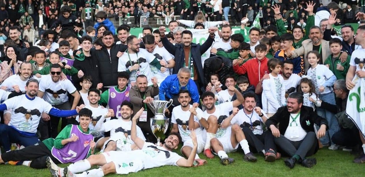 2. Lig'de şampiyon olan Bursaspor'un teknik direktör Abdullah Avcı ile görüştüğü iddia edildi