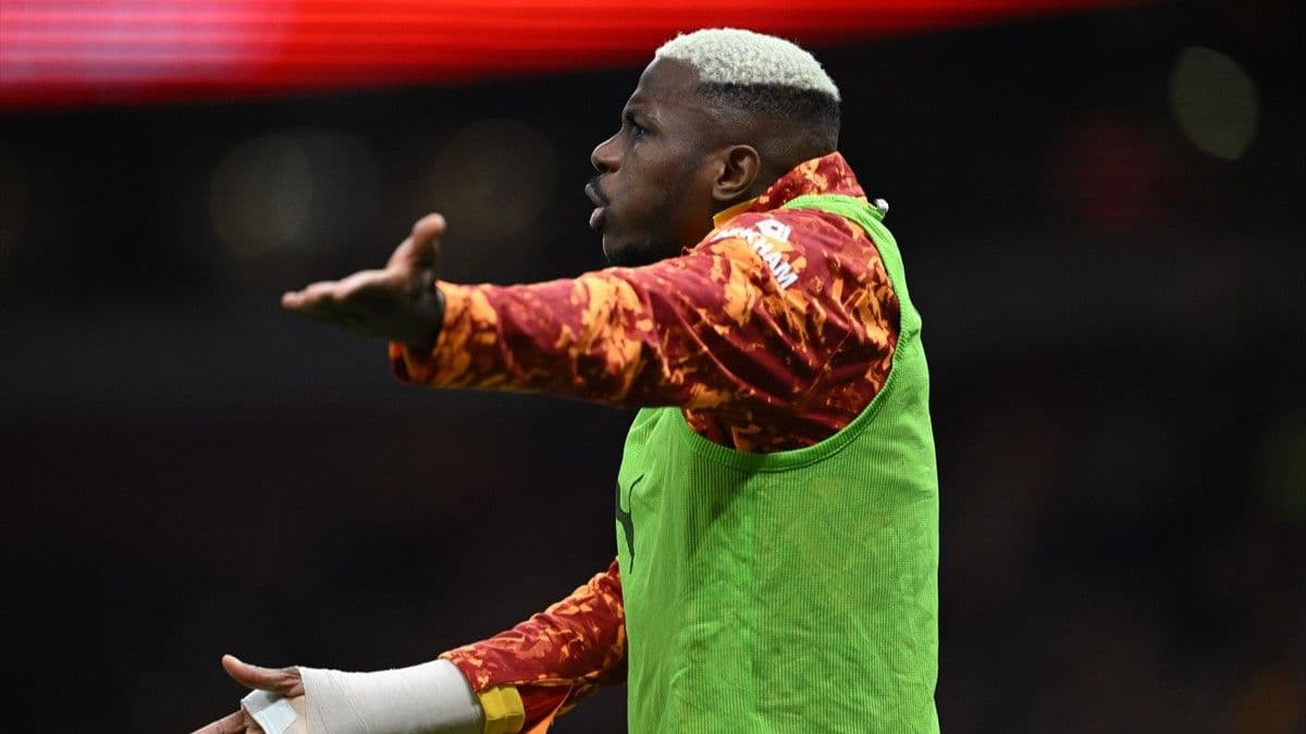 Okan Buruk, Osimhen ve sağlık ekibi görüştü! Derbide kaç dakika oynayabilir?