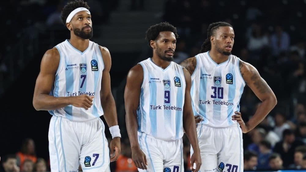 Türk Telekom evinde Bourg'a yenildi! Finalist son maça kaldı...