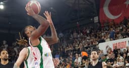 Karşıyaka son saniye basketiyle Esenler Erokspor'u mağlup etti