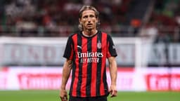Modric sözleşme uzatmak için Milan'a şart koştu!