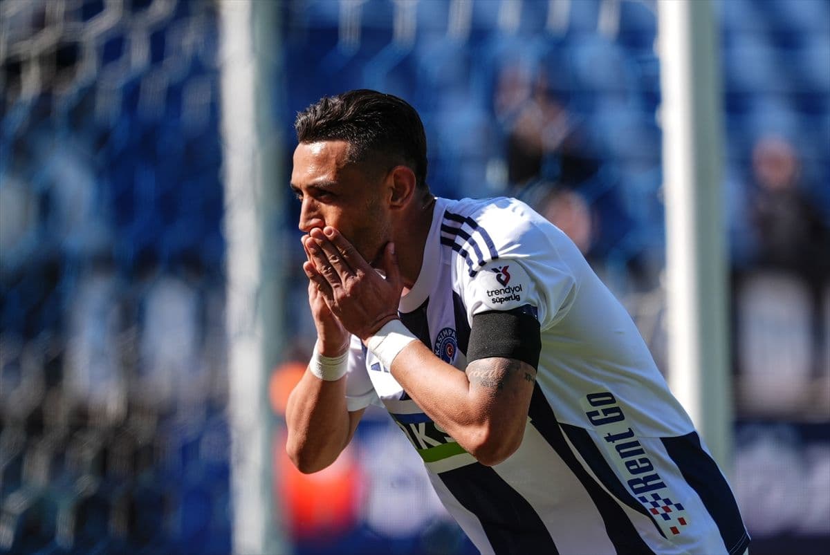 Kasımpaşa'da teknik direktör Emre Belözoğlu'ndan İrfan Can Kahveci'ye övgü 