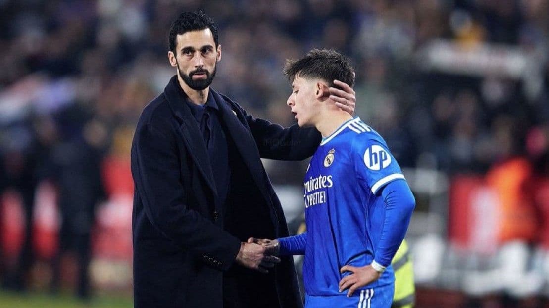 Real Madrid Teknik Direktörü Alvaro Arbeloa ve milli futbolcu Arda Güler