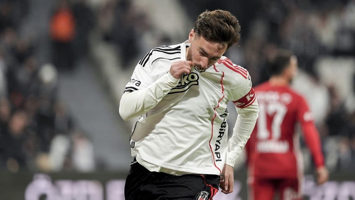 Beşiktaş oyuncusu Orkun Kökçü attığı golün ardından sevinç yaşadı.