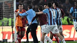 Maç sonu oyuncular arasında tartışma! Abdülkerim Bardakcı kızardı…